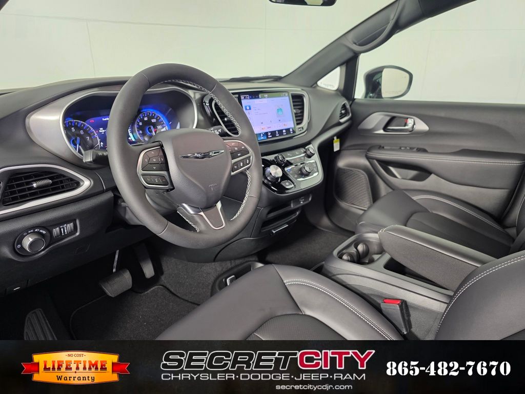 2026 Chrysler Voyager LX - Photo 11