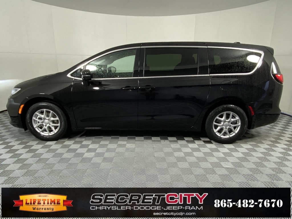 New 2026 Chrysler Pacifica SELECT Passenger Van