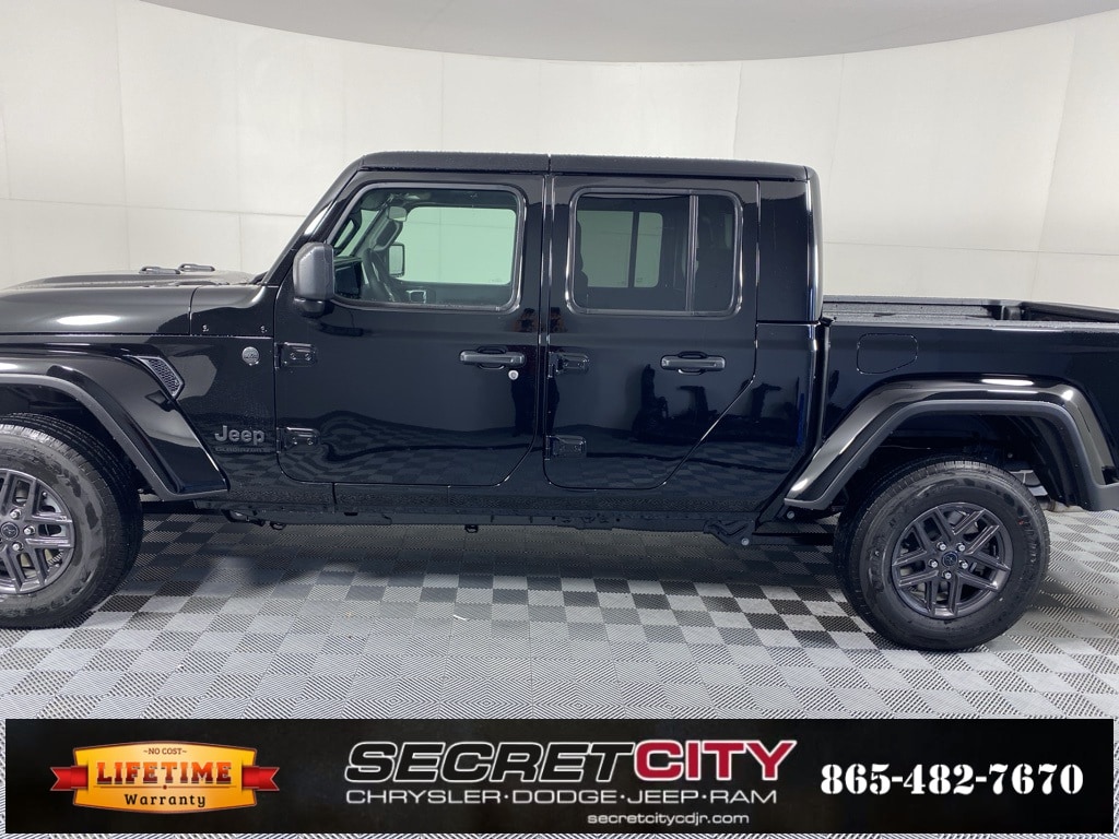 New 2025 Jeep Gladiator SPORT S 4X4 Pickup