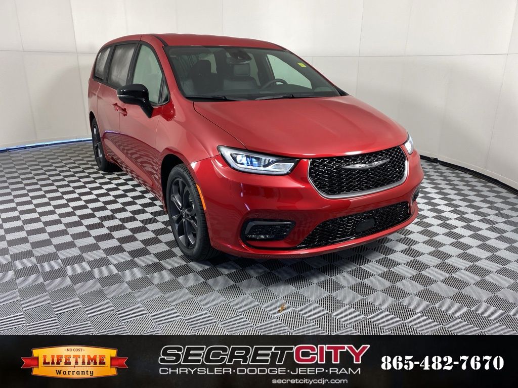 2026 Chrysler Pacifica Passenger Van 