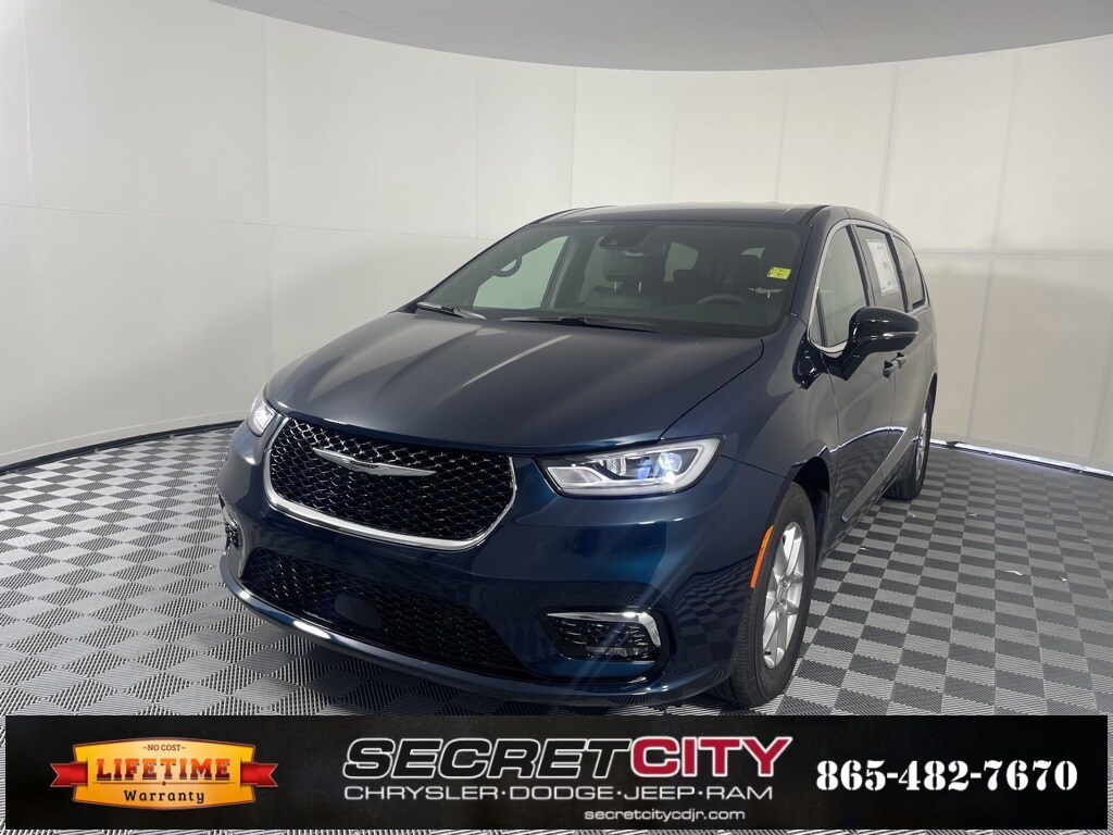 2025 Chrysler Pacifica photo 3
