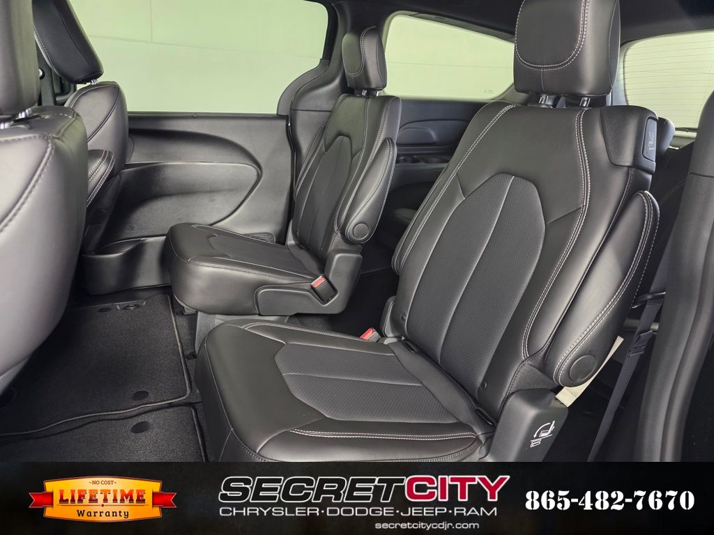 2026 Chrysler Voyager LX - Photo 27
