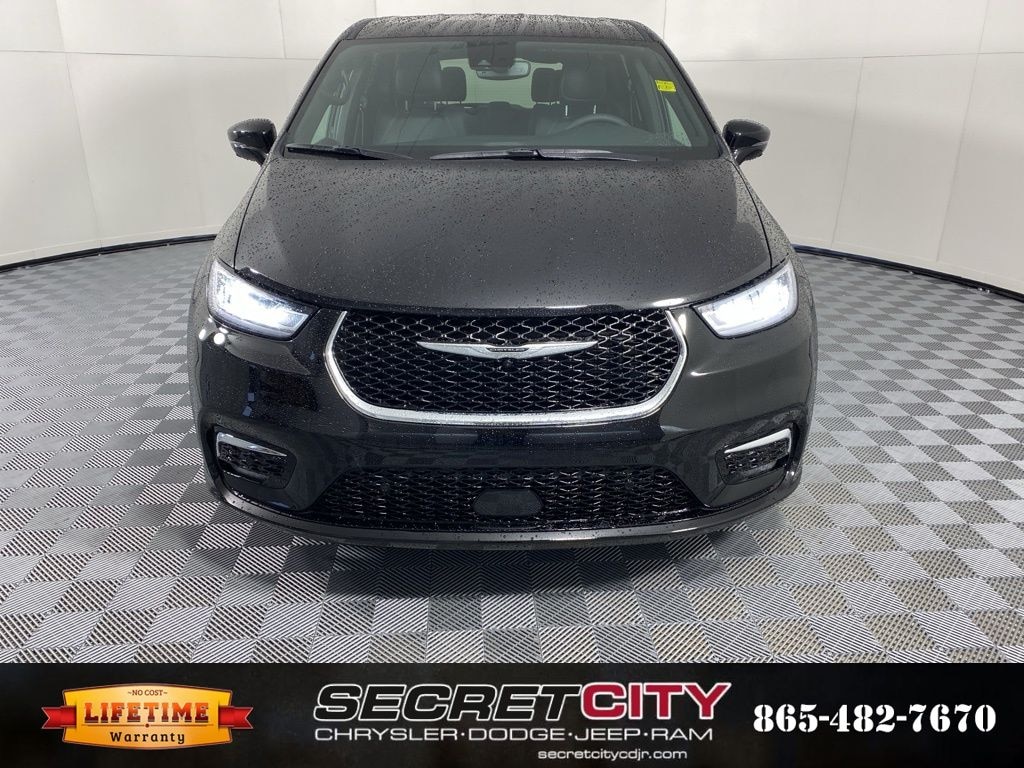 New 2026 Chrysler Pacifica SELECT Passenger Van