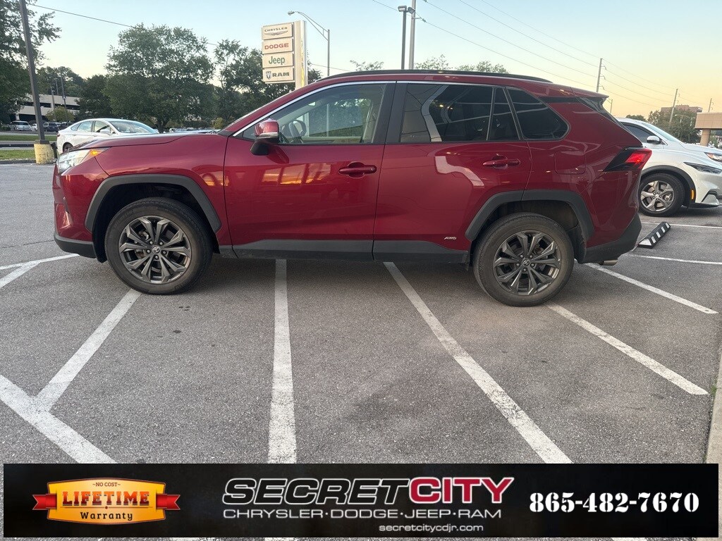 2022 Toyota RAV4 Hybrid XLE Premium photo 2