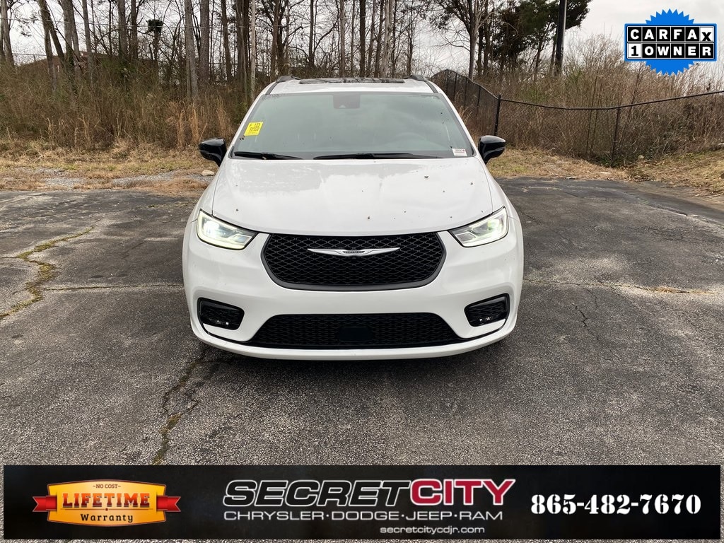 Used 2025 Chrysler Pacifica Limited Minivan/Van