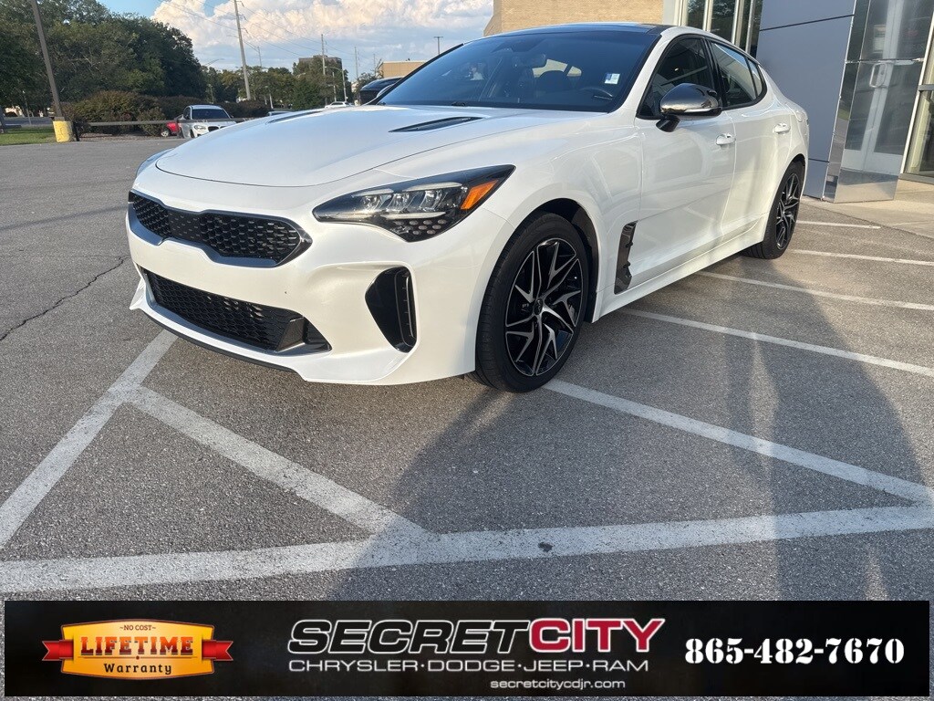 2022 Kia Stinger GT-Line photo 2