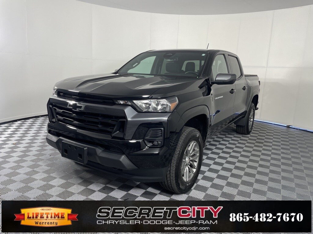 2023 Chevrolet Colorado LT photo 3