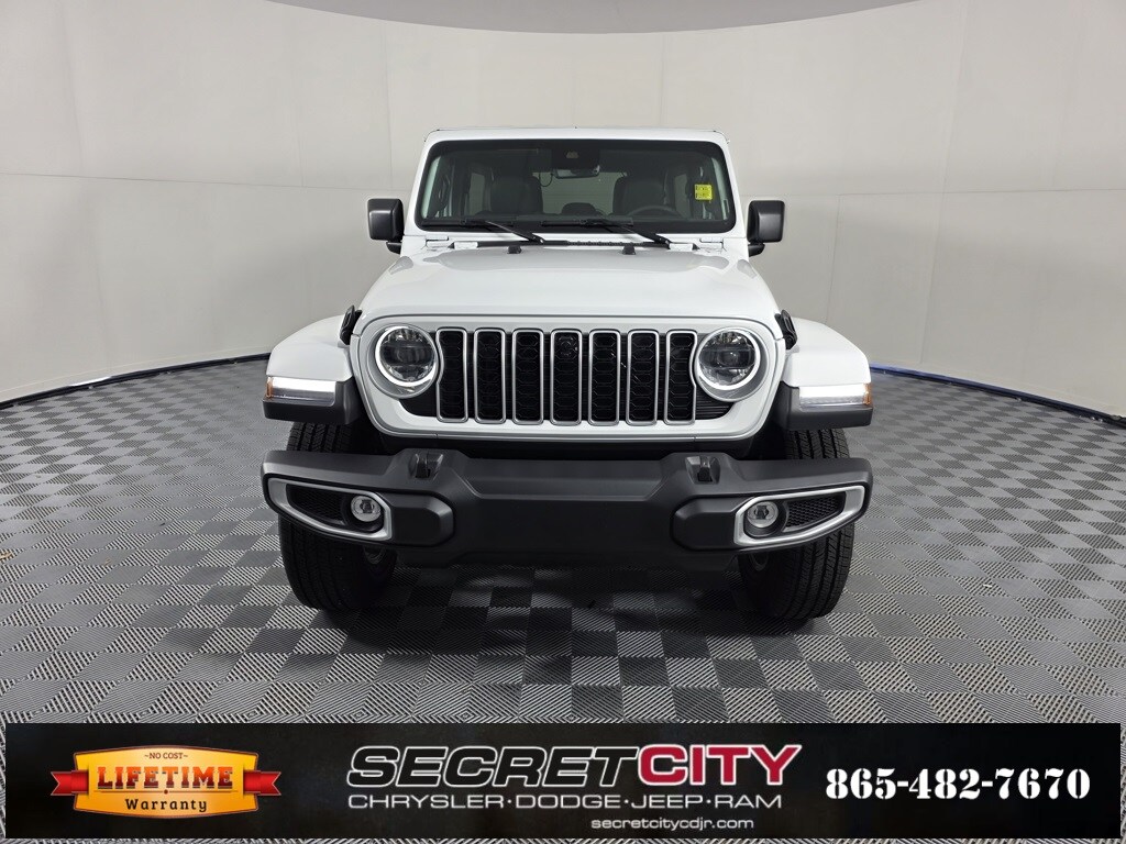 2025 Jeep Wrangler Sahara photo 2