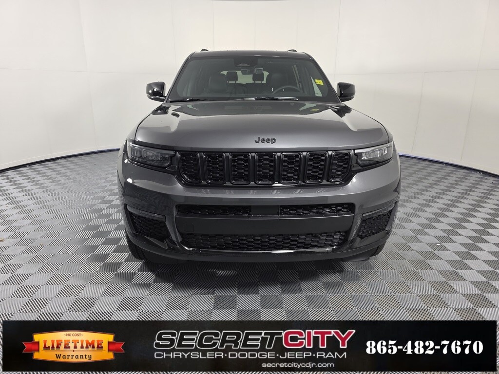 2025 Jeep Grand Cherokee Limited photo 2