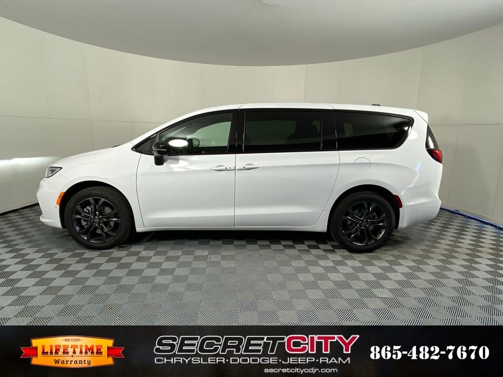 New 2026 Chrysler Pacifica SELECT AWD Passenger Van