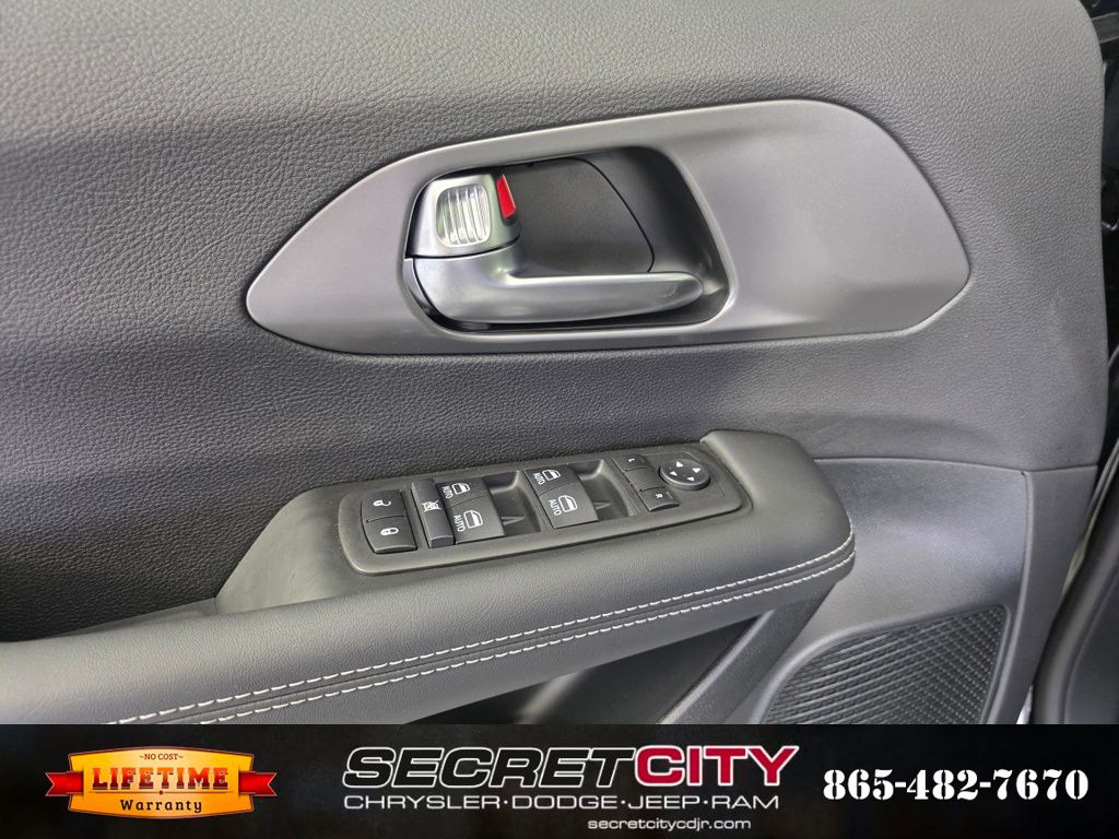 2026 Chrysler Voyager LX - Photo 12