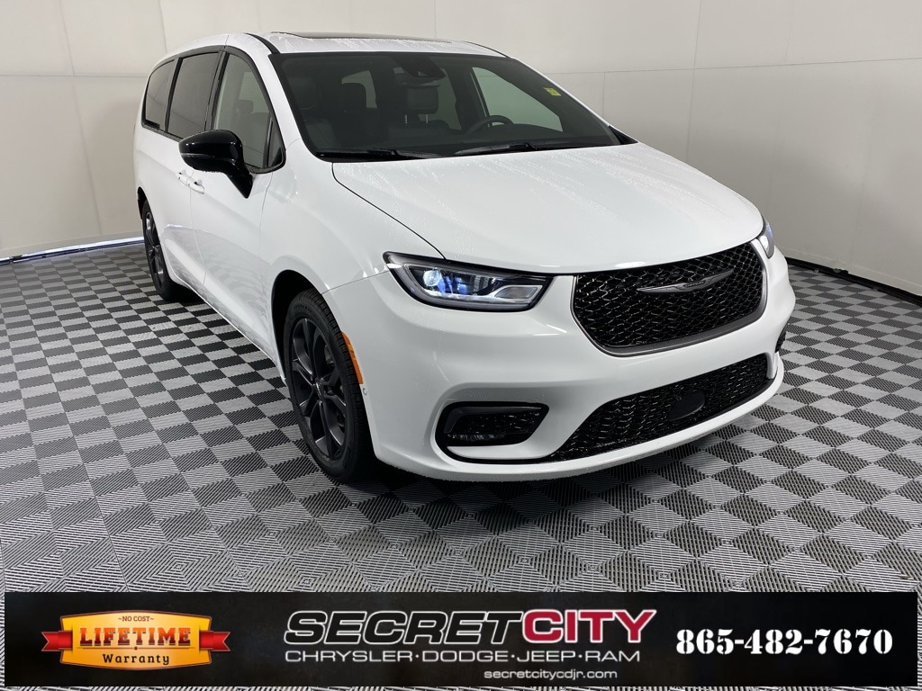 2026 Chrysler Pacifica Select's photo