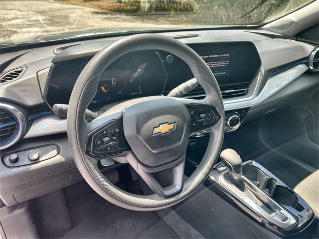 2024 Chevrolet Trax LT photo 2