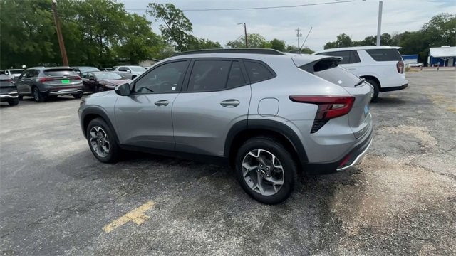 Used 2024 Chevrolet Trax LT with VIN KL77LHE24RC110511 for sale in Seguin, TX