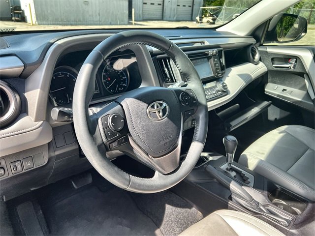 2017 Toyota RAV4 XLE photo 3