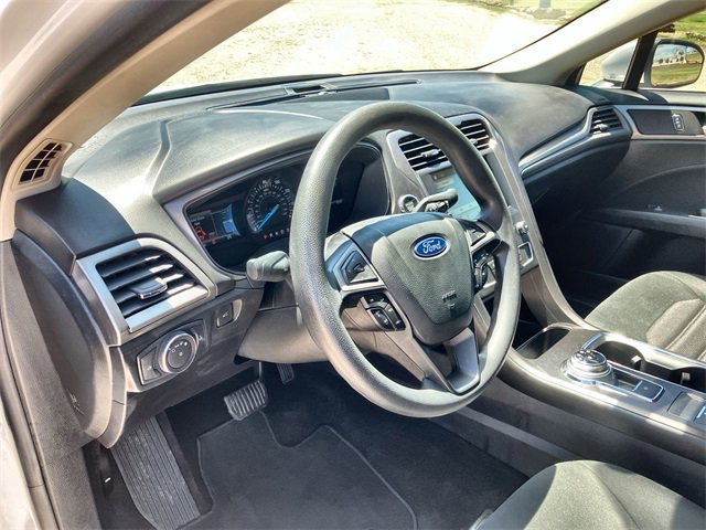 2018 Ford Fusion SE photo 2