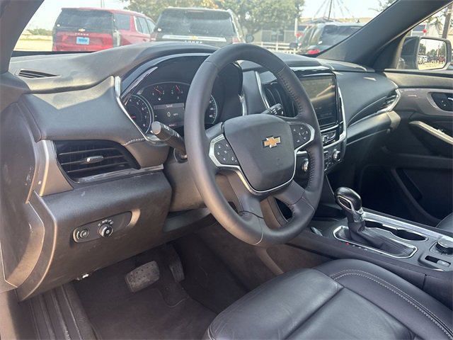 2022 Chevrolet Traverse Leather photo 2