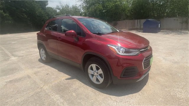 Used 2022 Chevrolet Trax LT with VIN KL7CJPSM9NB513825 for sale in Seguin, TX