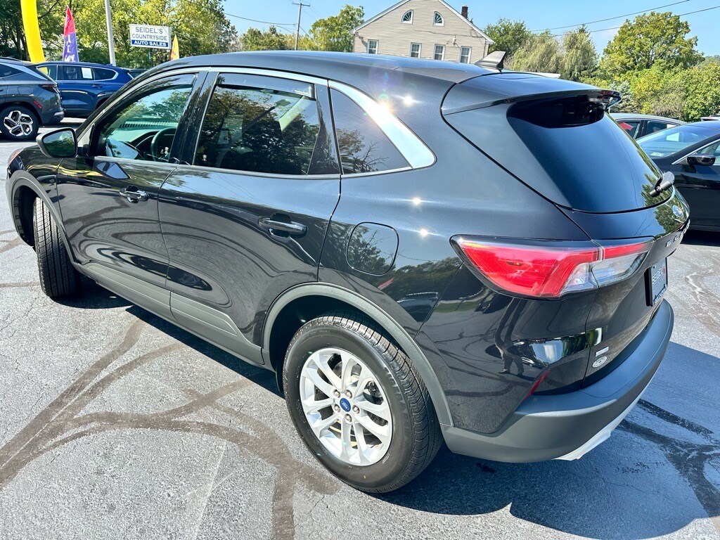2022 Ford Escape SE photo 4