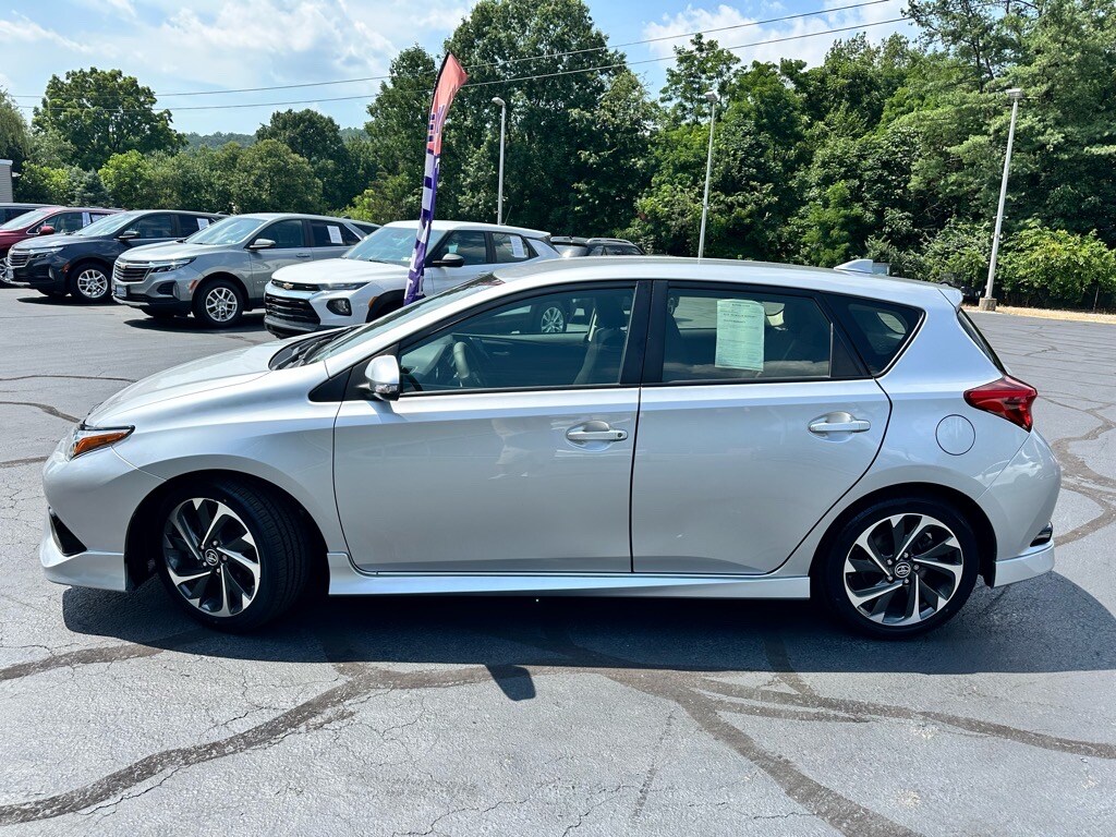 2017 Toyota Corolla iM Base photo 2