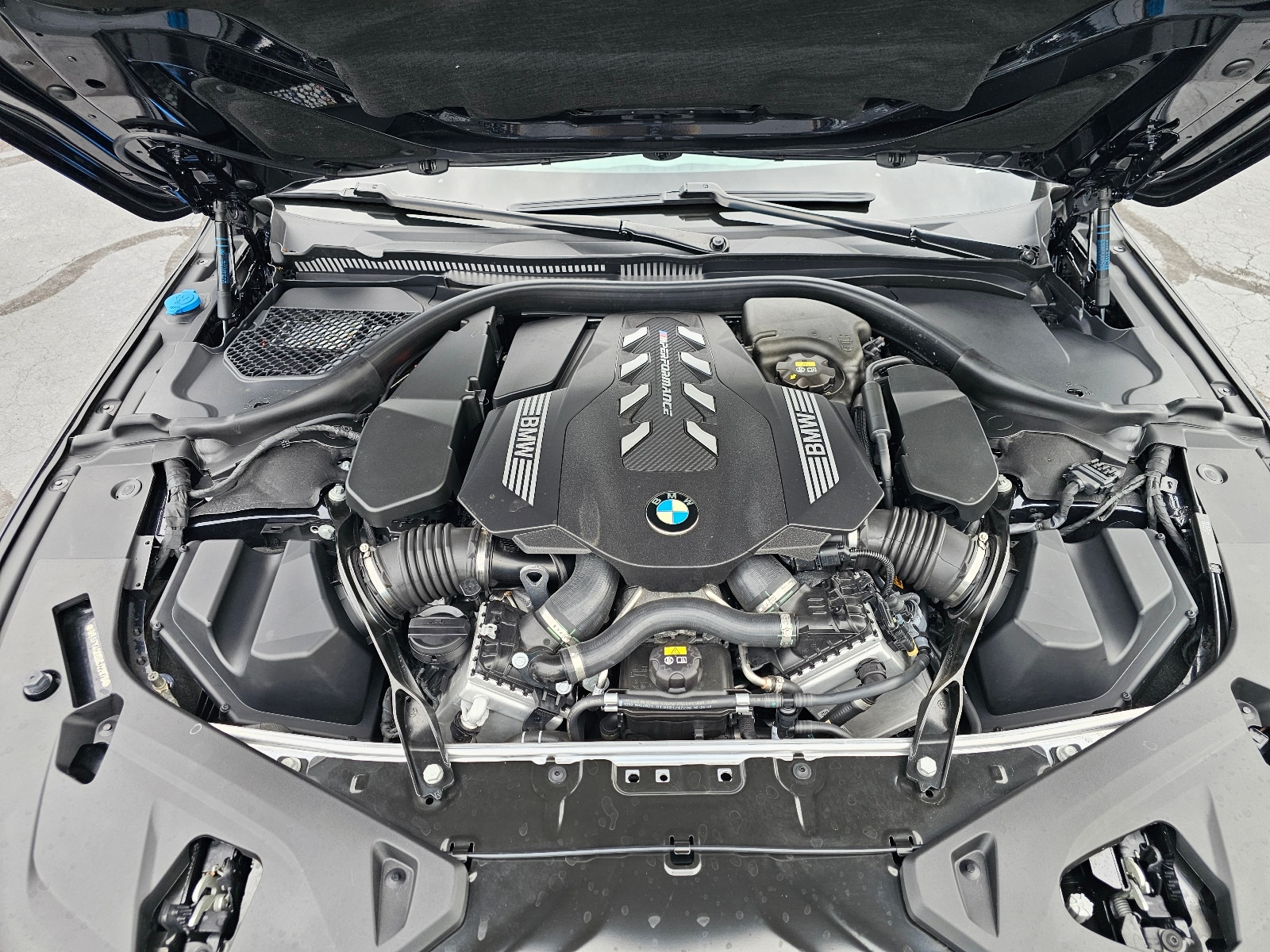 2022 BMW 8 Series M850i - Photo 35