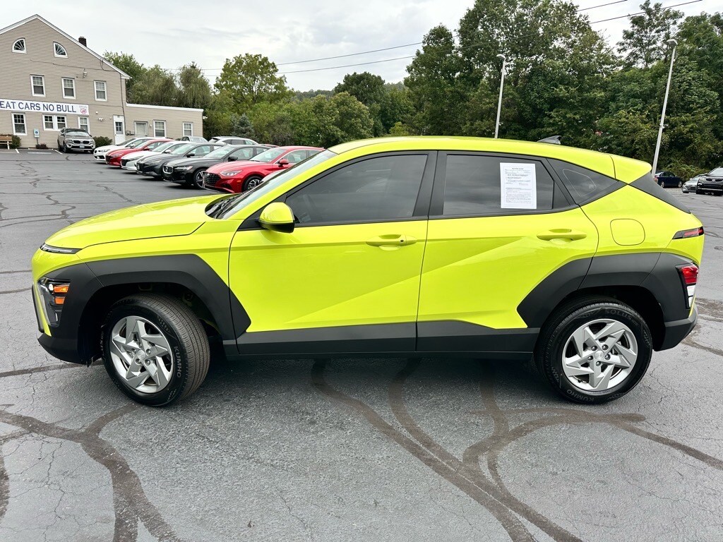 2024 Hyundai Kona SE photo 2