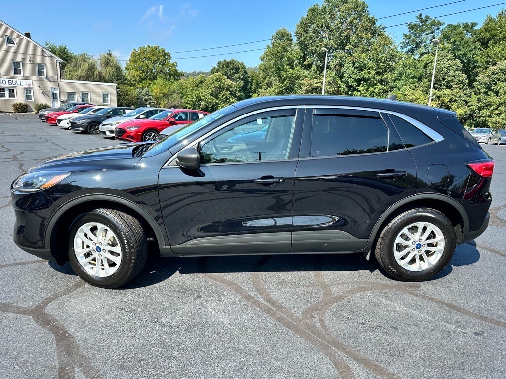 2022 Ford Escape SE photo 3