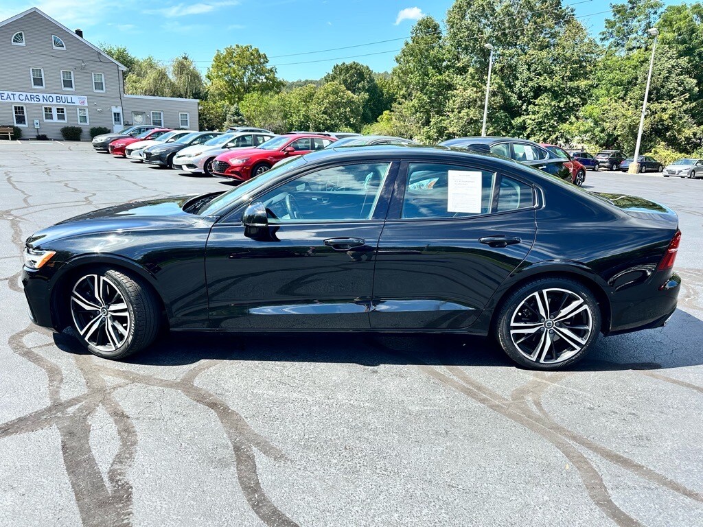 2019 Volvo S60 T6 AWD R-Design photo 2