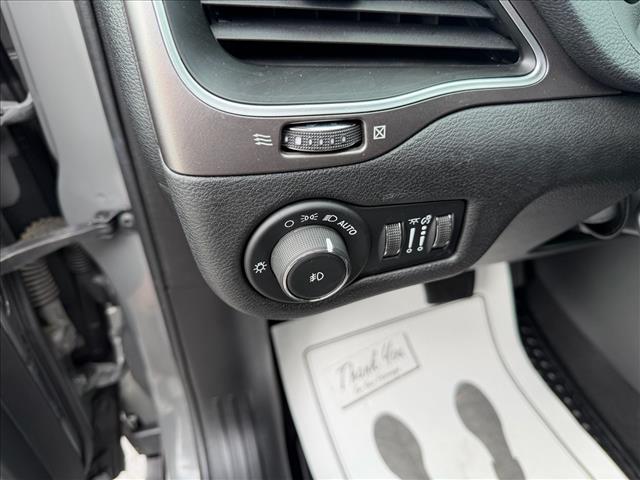 2019 Jeep Cherokee Latitude Plus - Photo 17