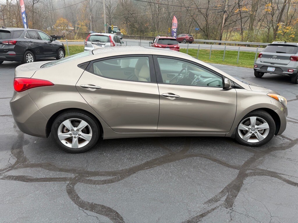 2013 Hyundai Elantra GLS photo 3