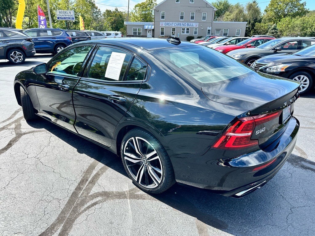 2019 Volvo S60 T6 AWD R-Design photo 3