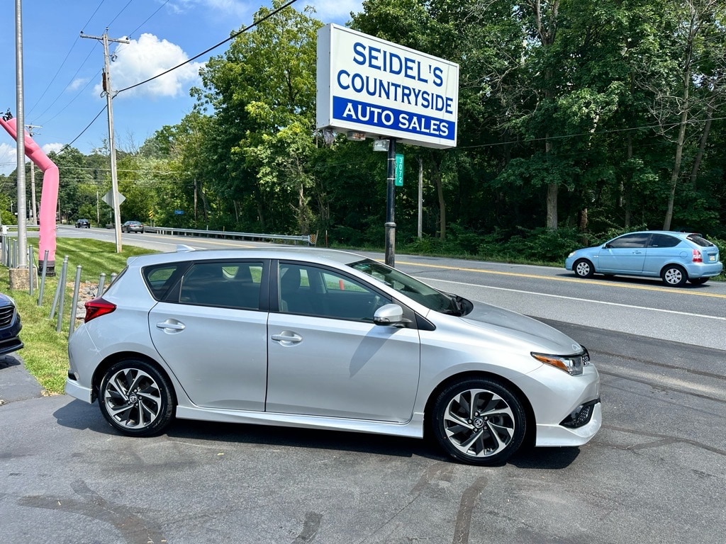 2017 Toyota Corolla iM Base photo 4