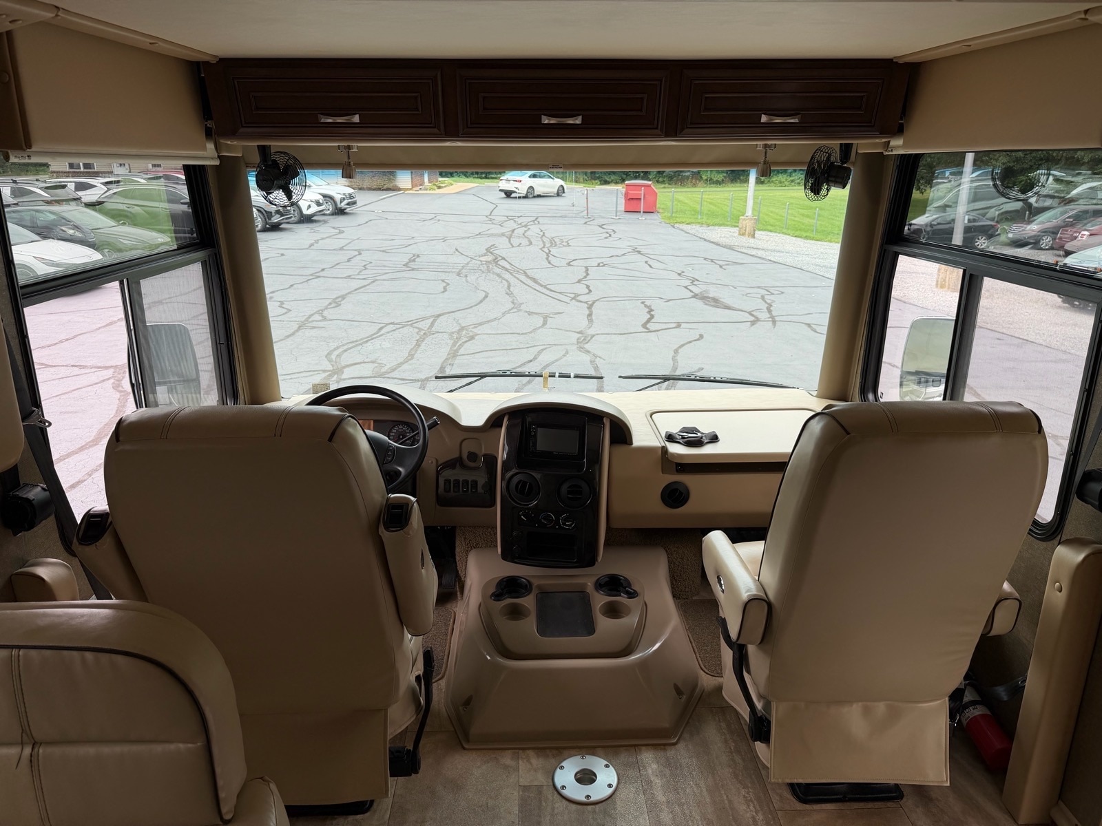 2017 Ford F-53 - Photo 9