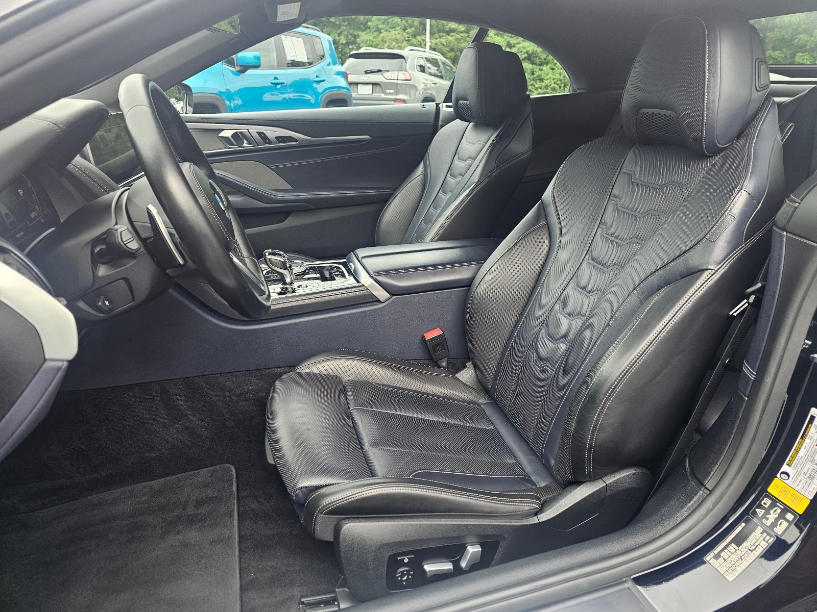 2022 BMW 8 Series M850i - Photo 9