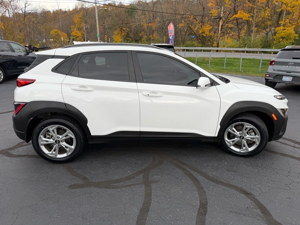 2023 Hyundai Kona SEL photo 2
