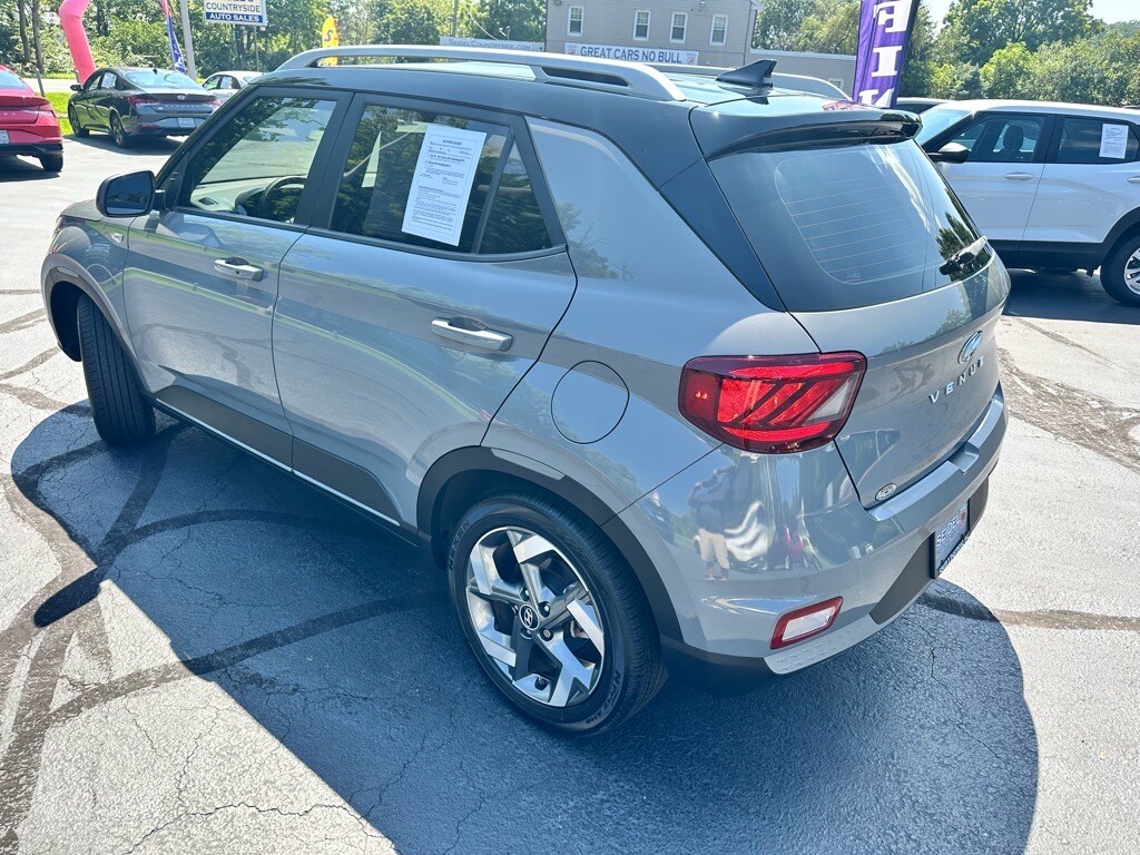 2022 Hyundai Venue SEL Limited photo 4