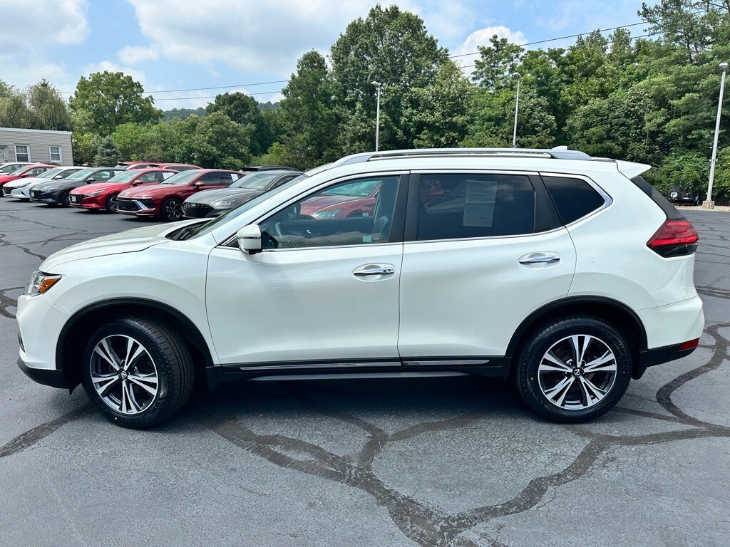 2017 Nissan Rogue SL photo 3