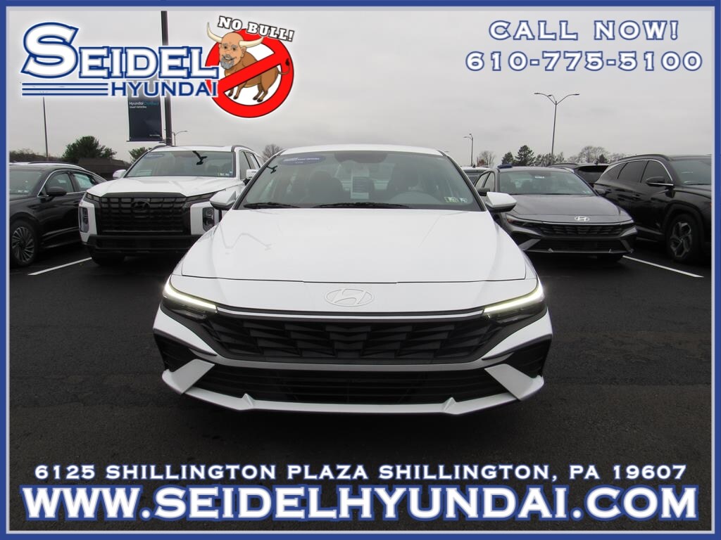 2025 Hyundai Elantra SE photo 2