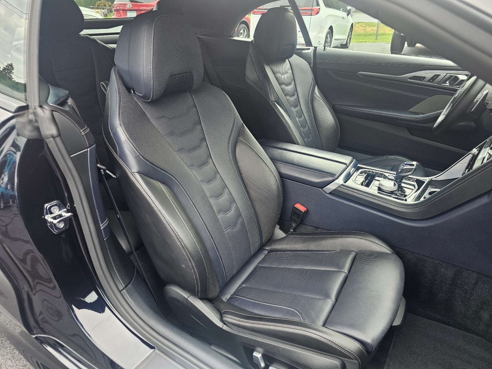 2022 BMW 8 Series M850i - Photo 12