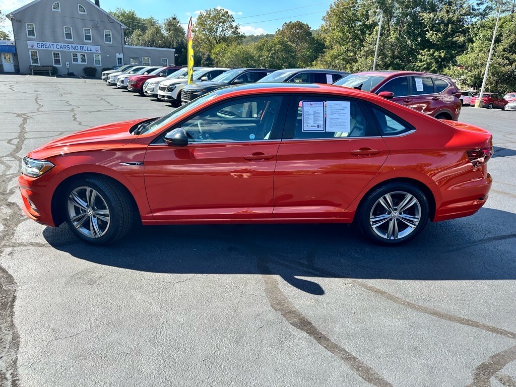 2021 Volkswagen Jetta SE R-Line photo 2