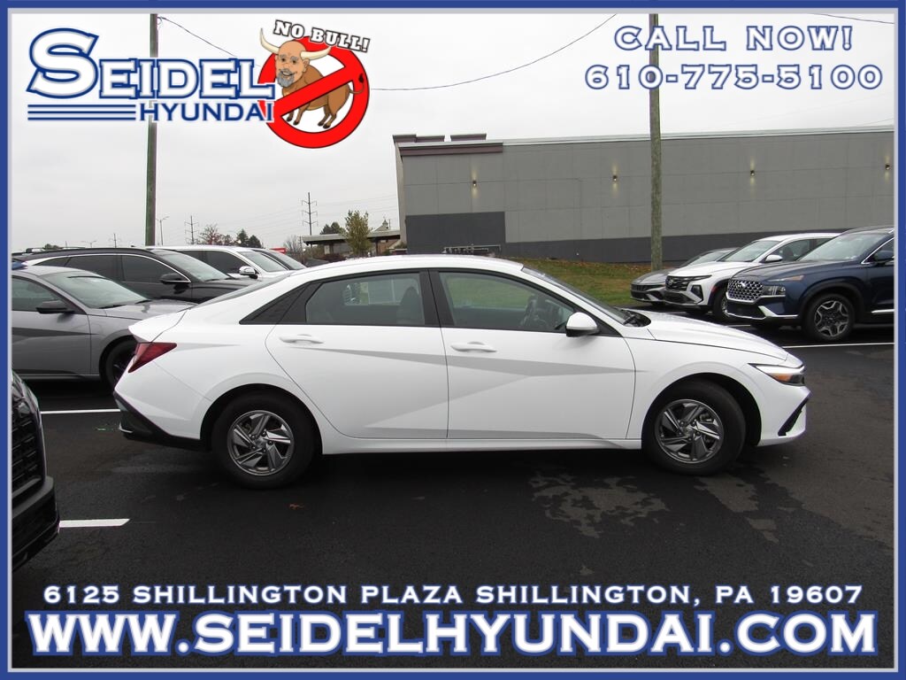 2025 Hyundai Elantra SE photo 3