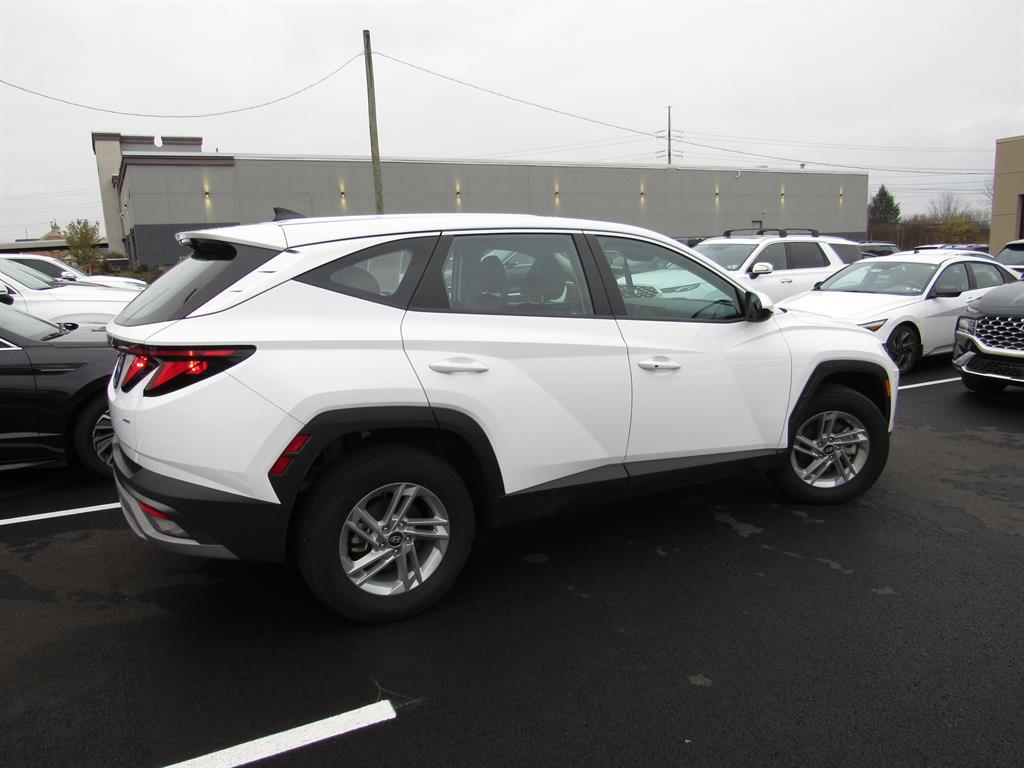 2025 Hyundai Tucson SE photo 4