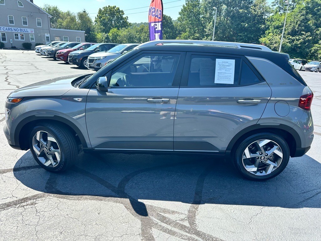 2022 Hyundai Venue SEL Limited photo 3