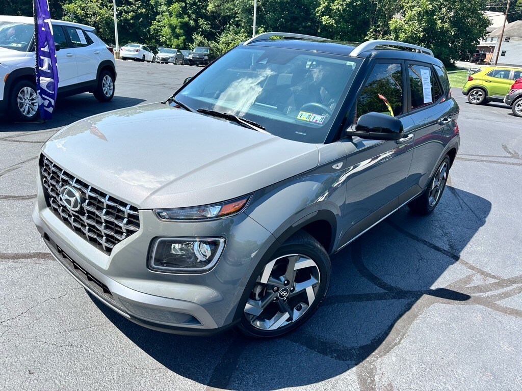 2022 Hyundai Venue SEL Limited photo 2