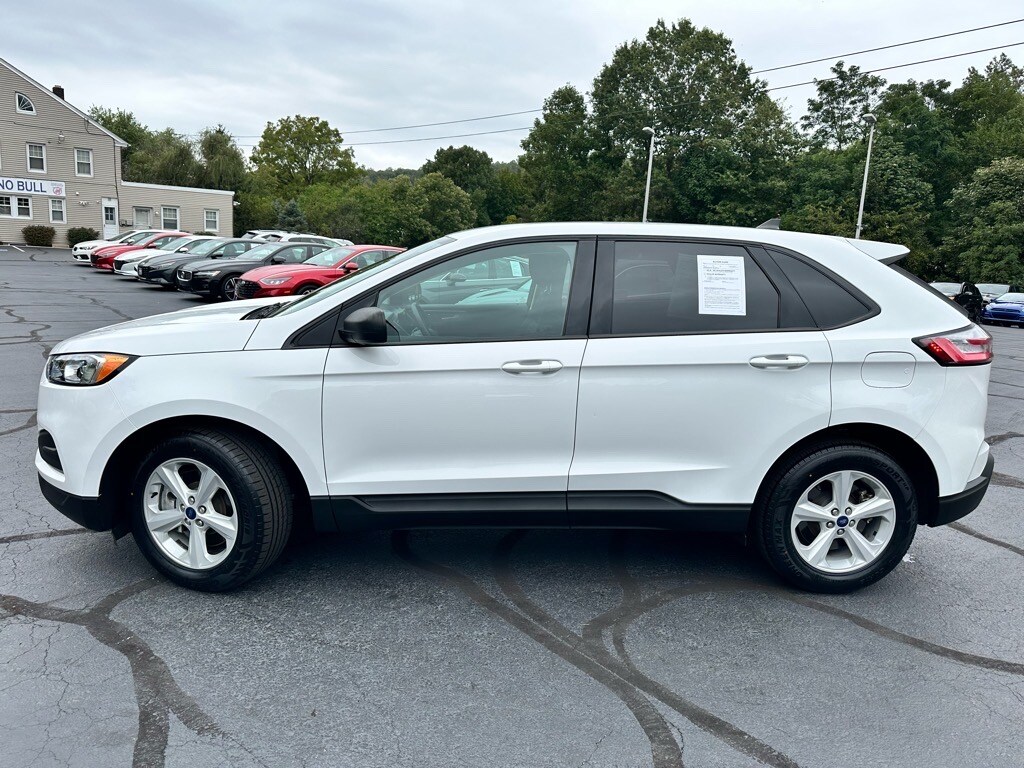 2022 Ford Edge SE photo 2