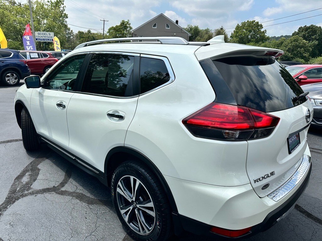 2017 Nissan Rogue SL photo 4