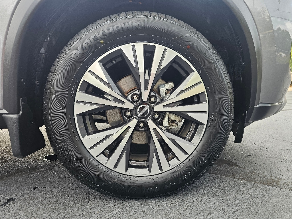 2023 Nissan Rogue SV photo 4