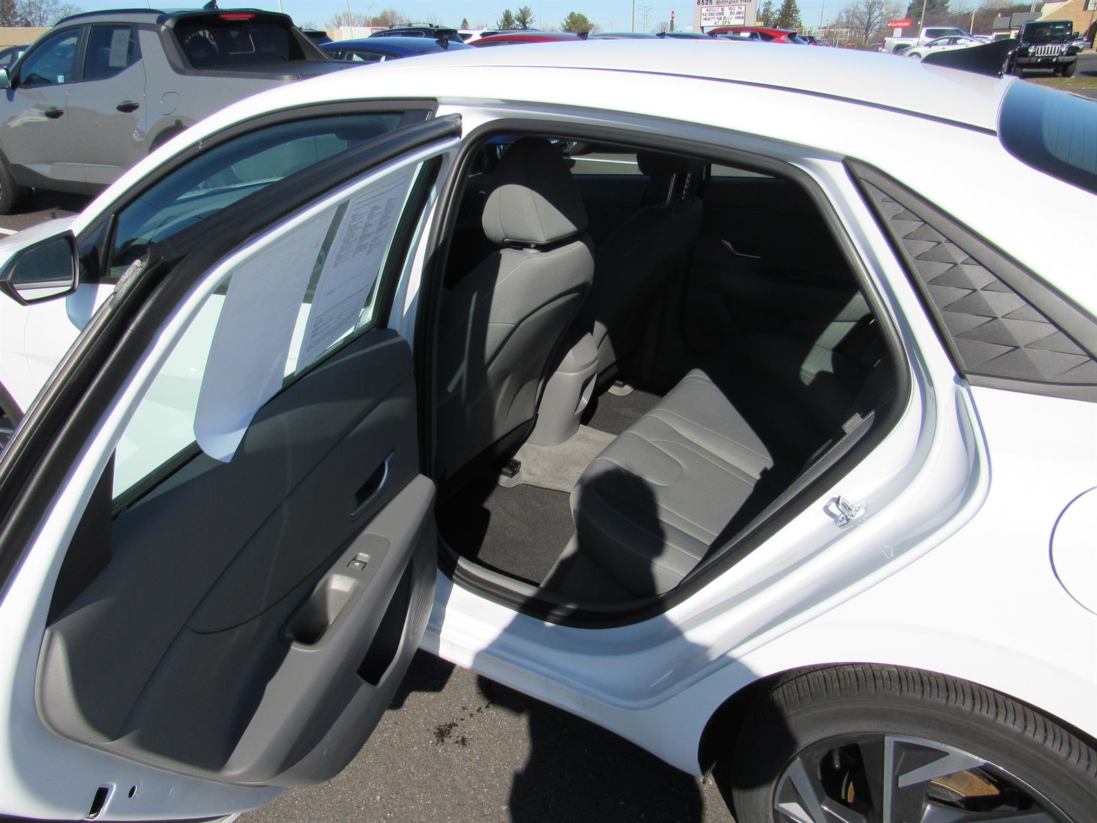 2025 Hyundai Elantra SEL - Photo 15