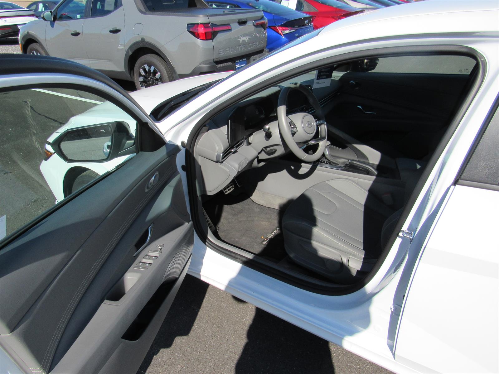 2025 Hyundai Elantra SEL - Photo 9