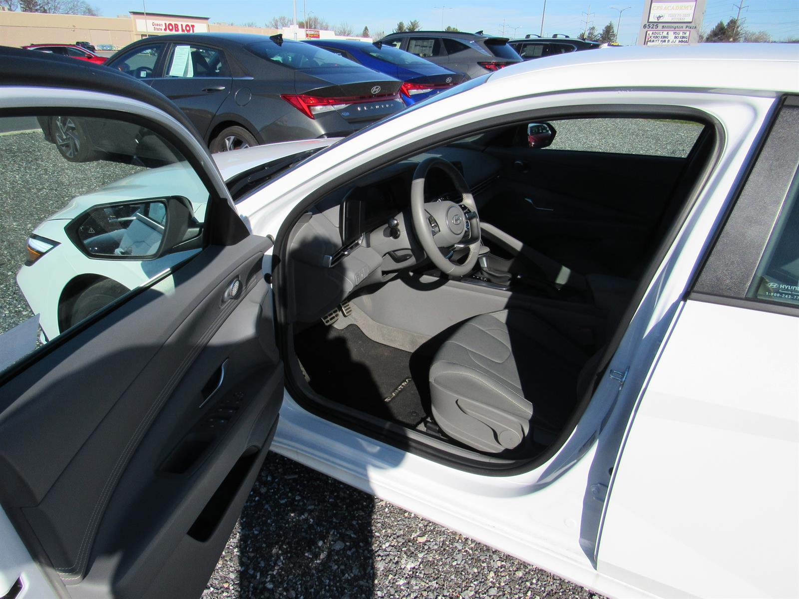 2025 Hyundai Elantra SEL - Photo 9